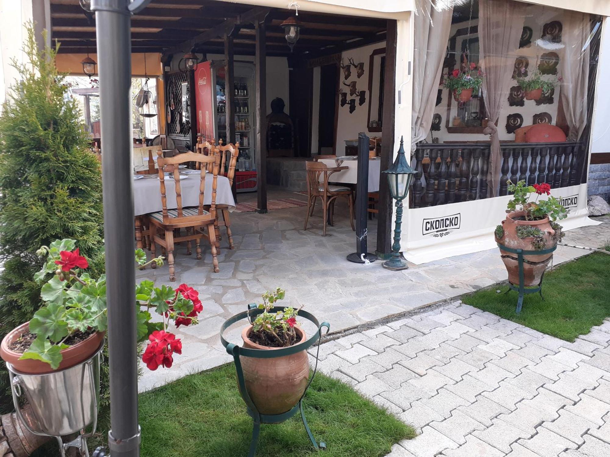 Restaurant And Apartments - T'Ga Za Jug Lazaropole Buitenkant foto